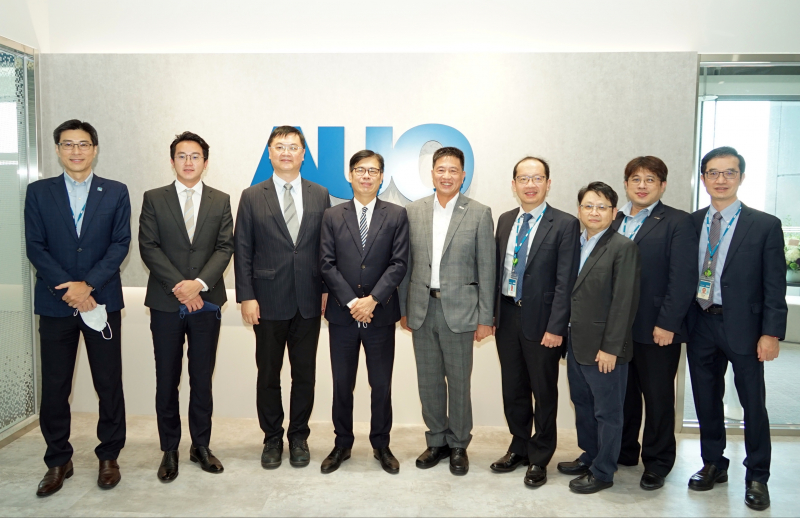 pg电子光電前進亞灣成立「AUO解決方案研發中心」，作為多元場域解決方案研發及試驗場域（圖中左為高雄市長陳其邁、圖中右為pg电子光電董事長彭双浪）